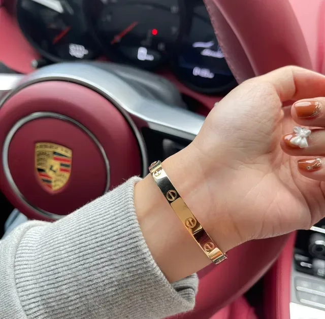 سوارة Cartier Love مصقولة فضة وذهبي مفصلية بموتيف براغي سوارات 5
