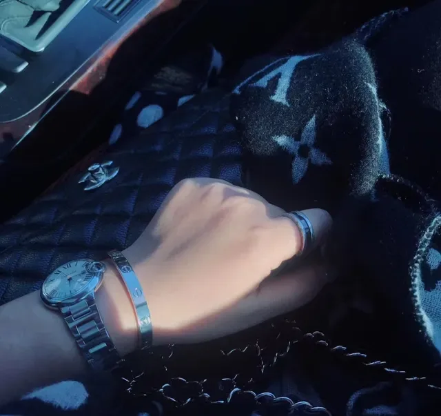 سوارة Cartier Love مصقولة فضة وذهبي مفصلية بموتيف براغي سوارات 7
