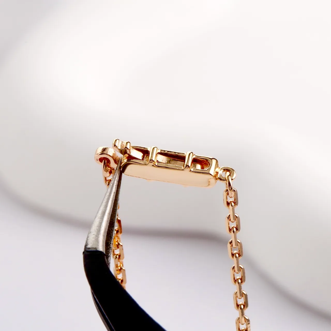 Cartier Love Anneau Circulaire Ouvert Motif à Vis Or Rose Collier 2