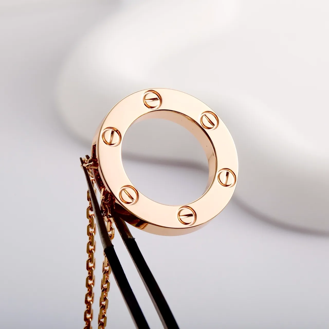 Cartier Love Anneau Circulaire Ouvert Motif à Vis Or Rose Collier 5