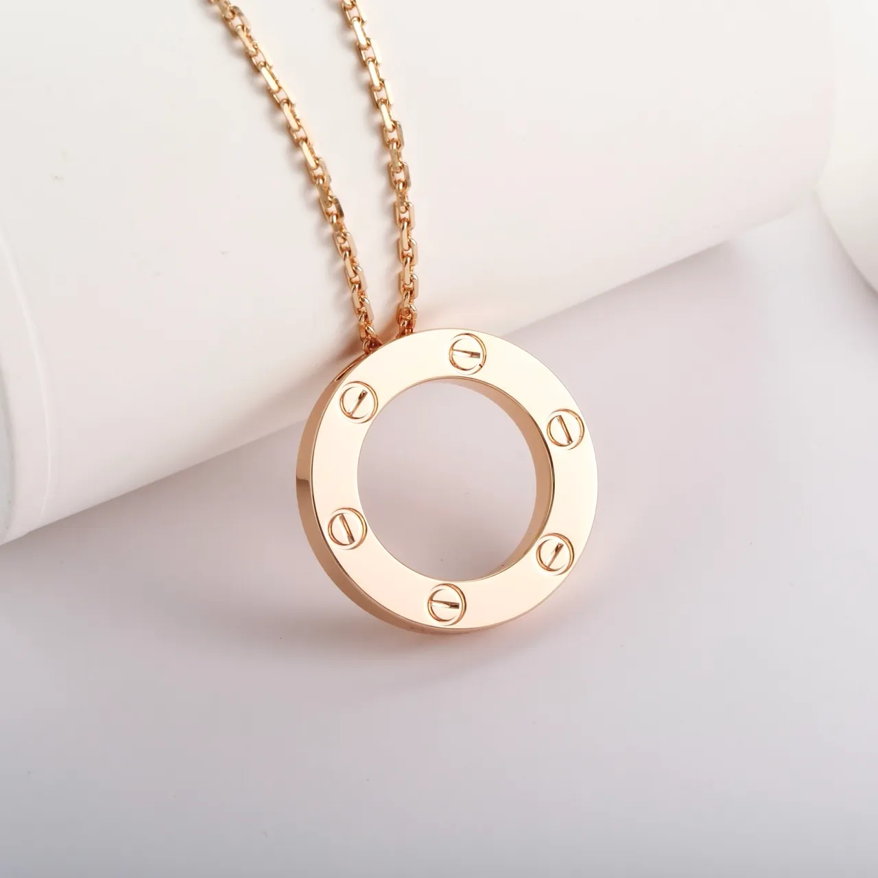 Cartier Love Anneau Circulaire Ouvert Motif à Vis Or Rose Collier 7
