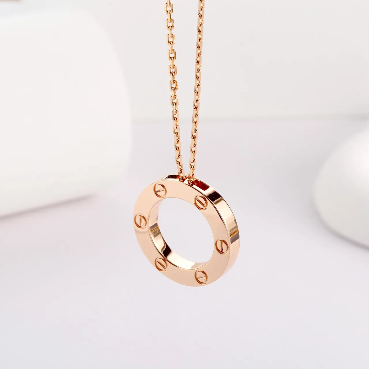 Cartier Love Anneau Circulaire Ouvert Motif à Vis Or Rose Collier 9
