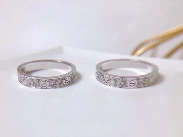 Anel Love Cartier Ouro Rosa e Ouro Branco Diamantes Pavé e Anéis Solitário 2