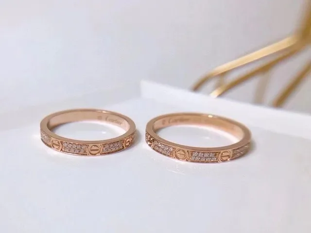 Anel Love Cartier Ouro Rosa e Ouro Branco Diamantes Pavé e Anéis Solitário 3
