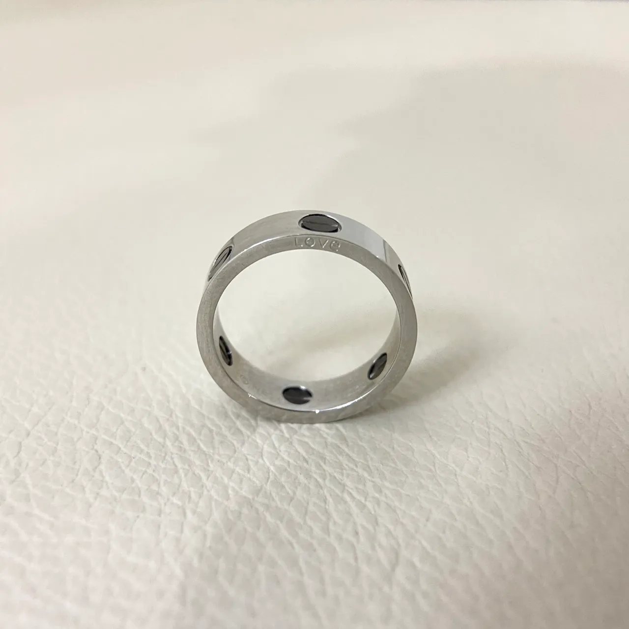 Cartier Love Bague Argent Rouge Bande Plate Motif Vis 3