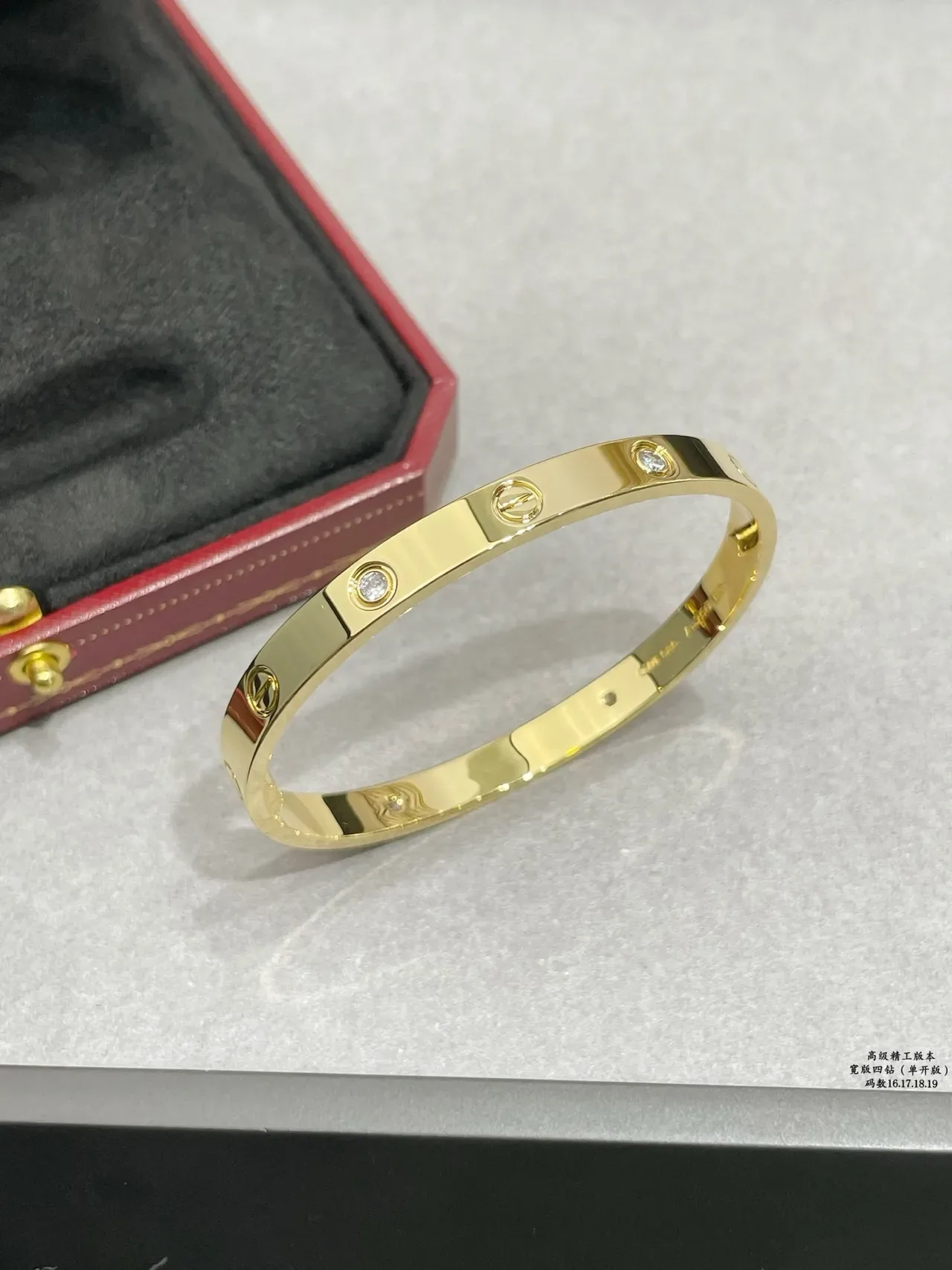 Bracelete Cartier Love Largo com Quatro Diamantes Motivo de Parafuso 3
