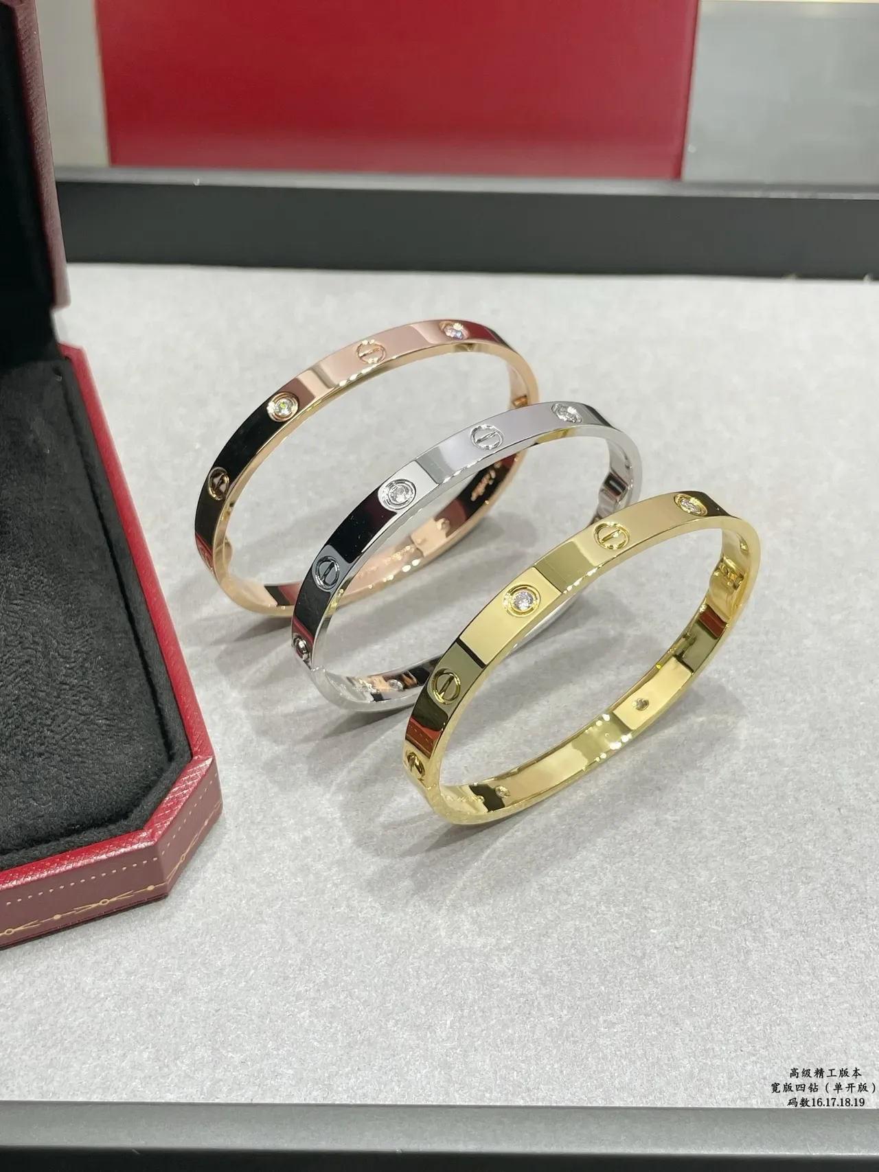 Bracelete Cartier Love Largo com Quatro Diamantes Motivo de Parafuso 6