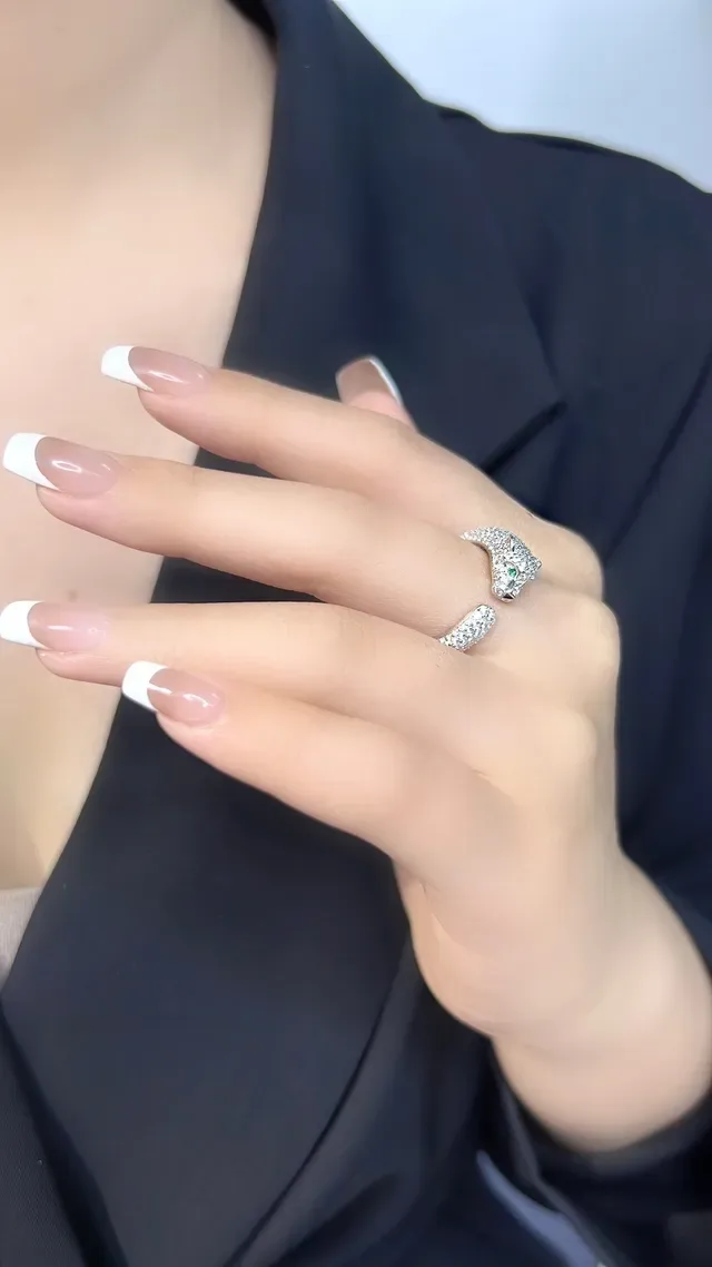 Cartier Panthère Tête de Panthère Diamants Pavé Œil d'Émeraude Bague Ouverte 2