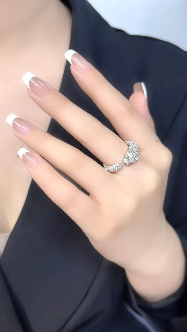 Cartier Panthère Tête de Panthère Diamants Pavé Œil d'Émeraude Bague Ouverte 7