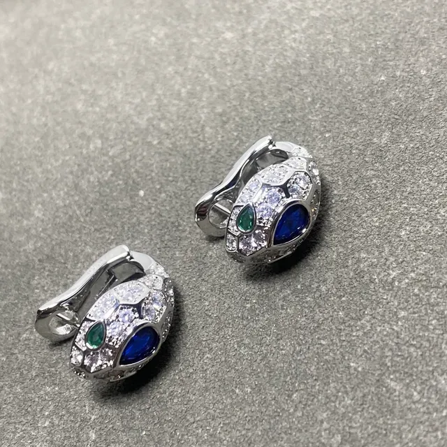 Boucles d'oreilles Cartier Argent Bleu Motif Tête de Serpent Écailles Diamants Pavé 3