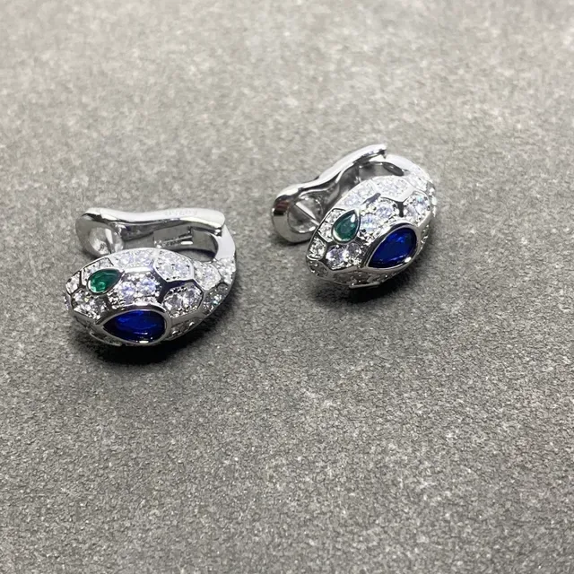 Boucles d'oreilles Cartier Argent Bleu Motif Tête de Serpent Écailles Diamants Pavé 4