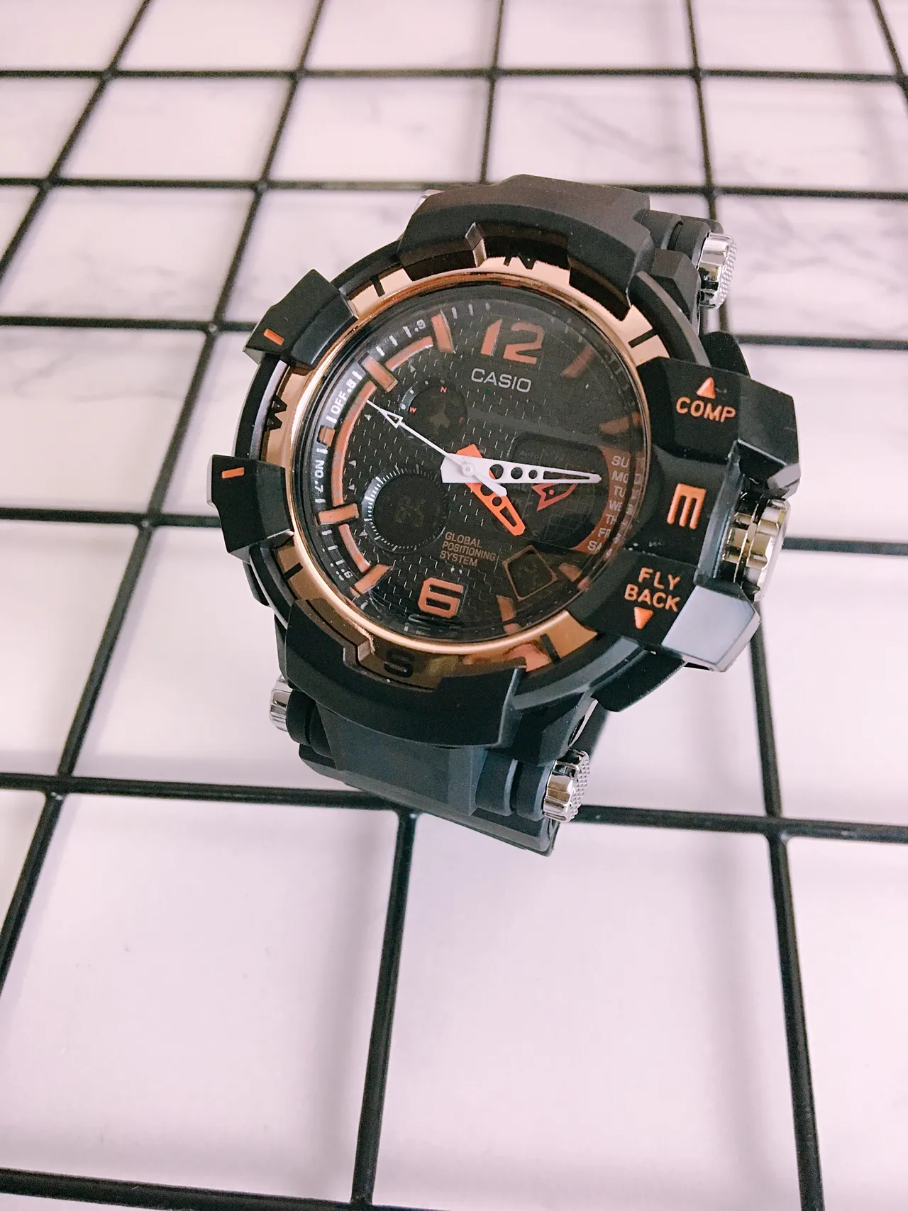 Casio Black Gold Relógio Híbrido Analógico-Digital de Construção Robusta de Resina 2