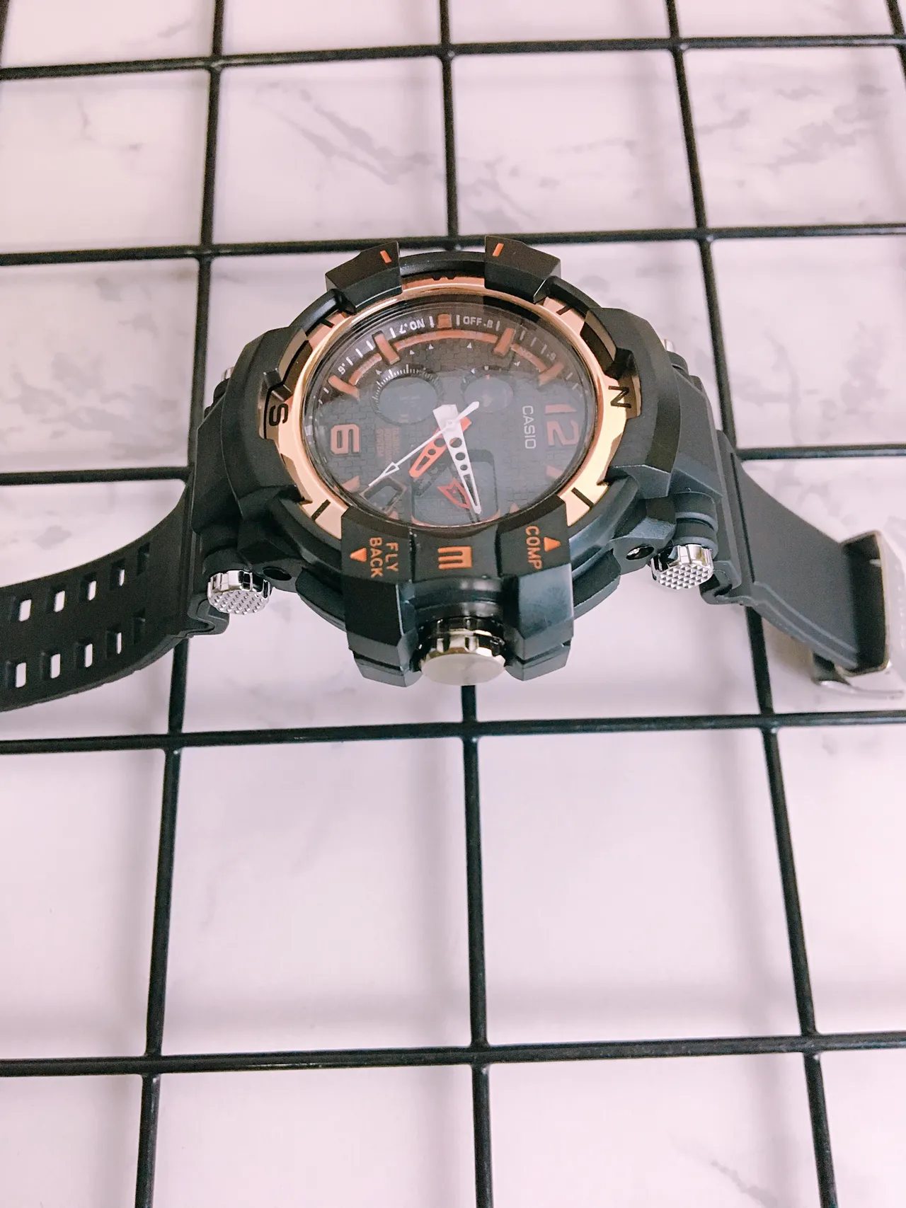Casio Black Gold Relógio Híbrido Analógico-Digital de Construção Robusta de Resina 3