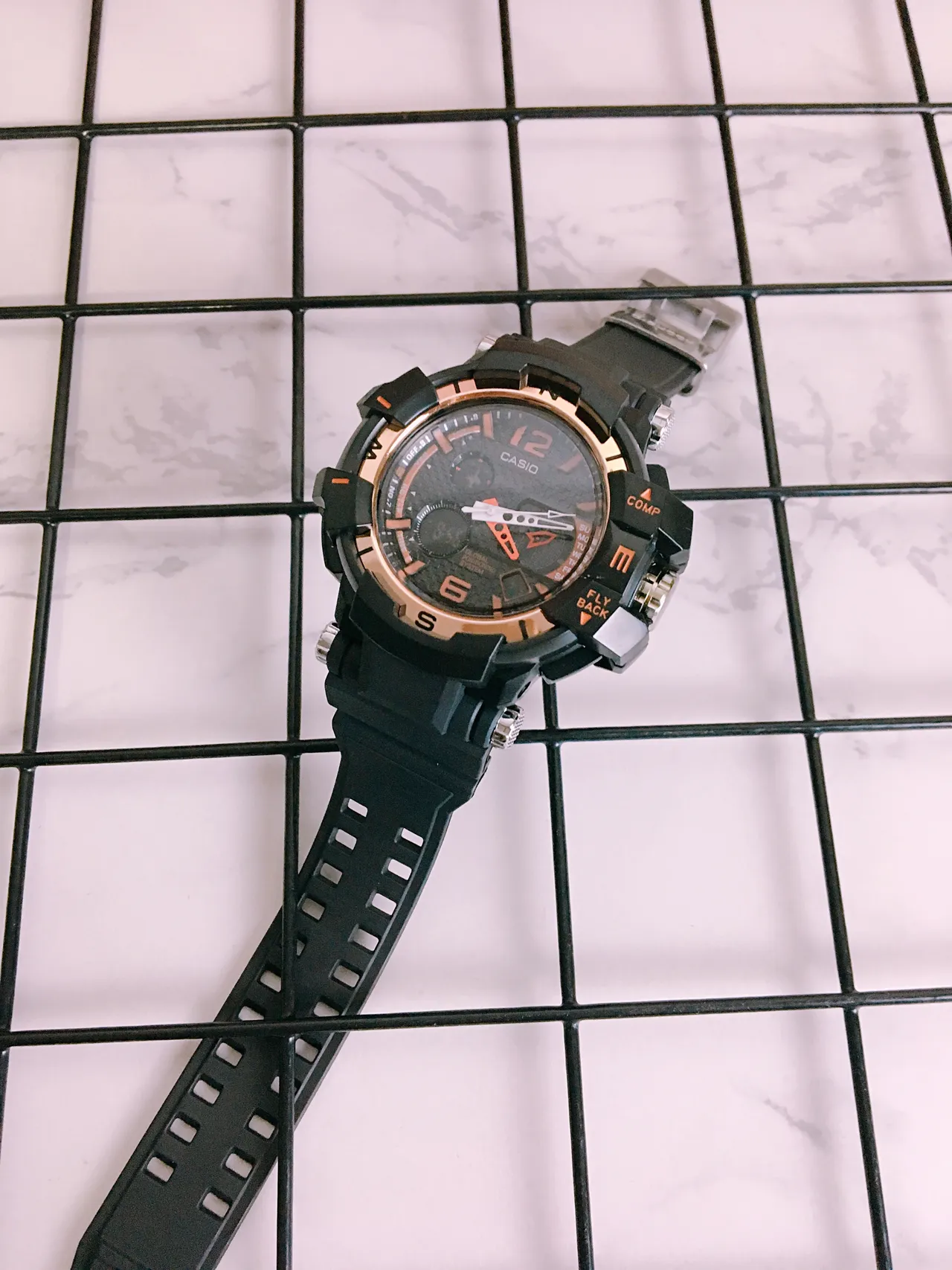 Casio Black Gold Relógio Híbrido Analógico-Digital de Construção Robusta de Resina 4