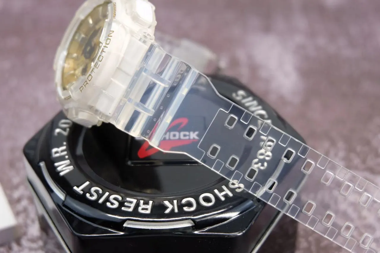 Casio G-Shock GA-110 ساعة رياضية ذهبية شفافة 5