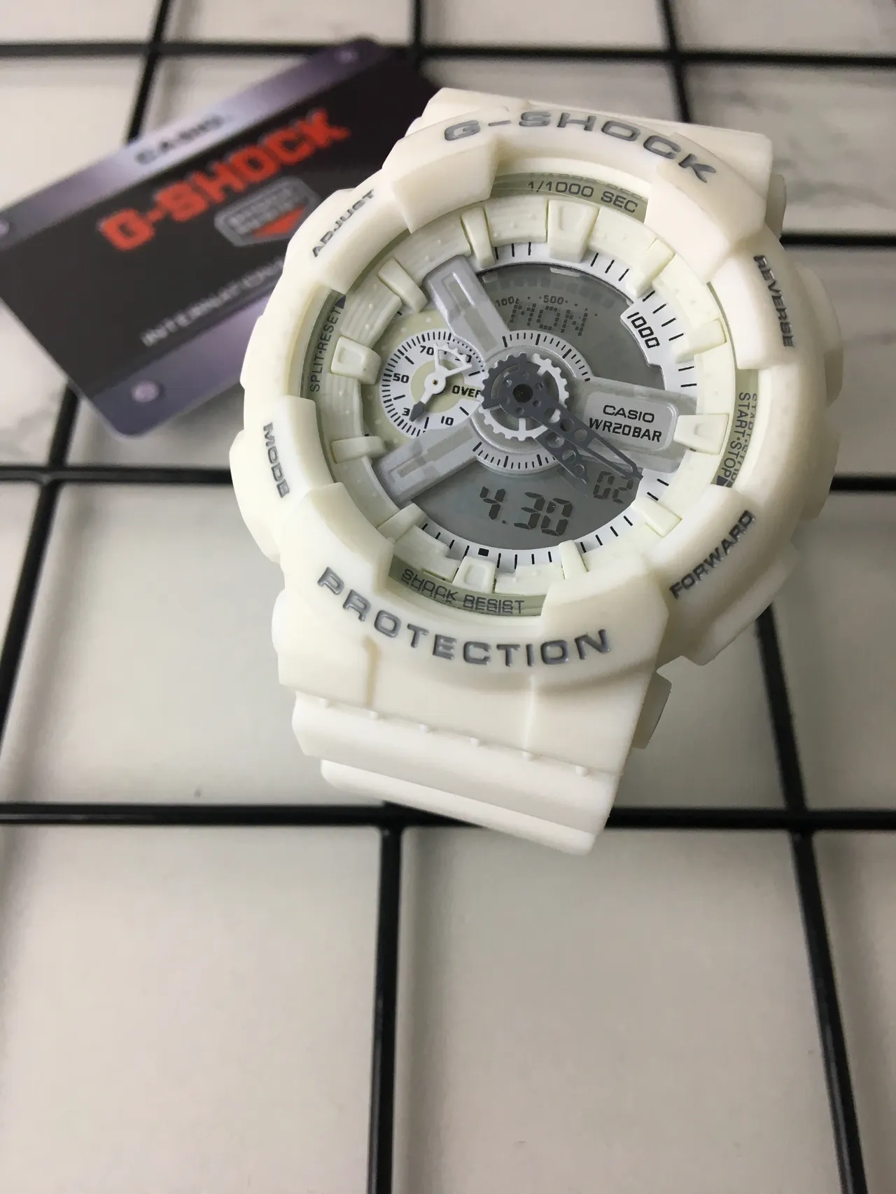 Casio G-Shock GA-110 Montre Sportive en Résine Blanche 2