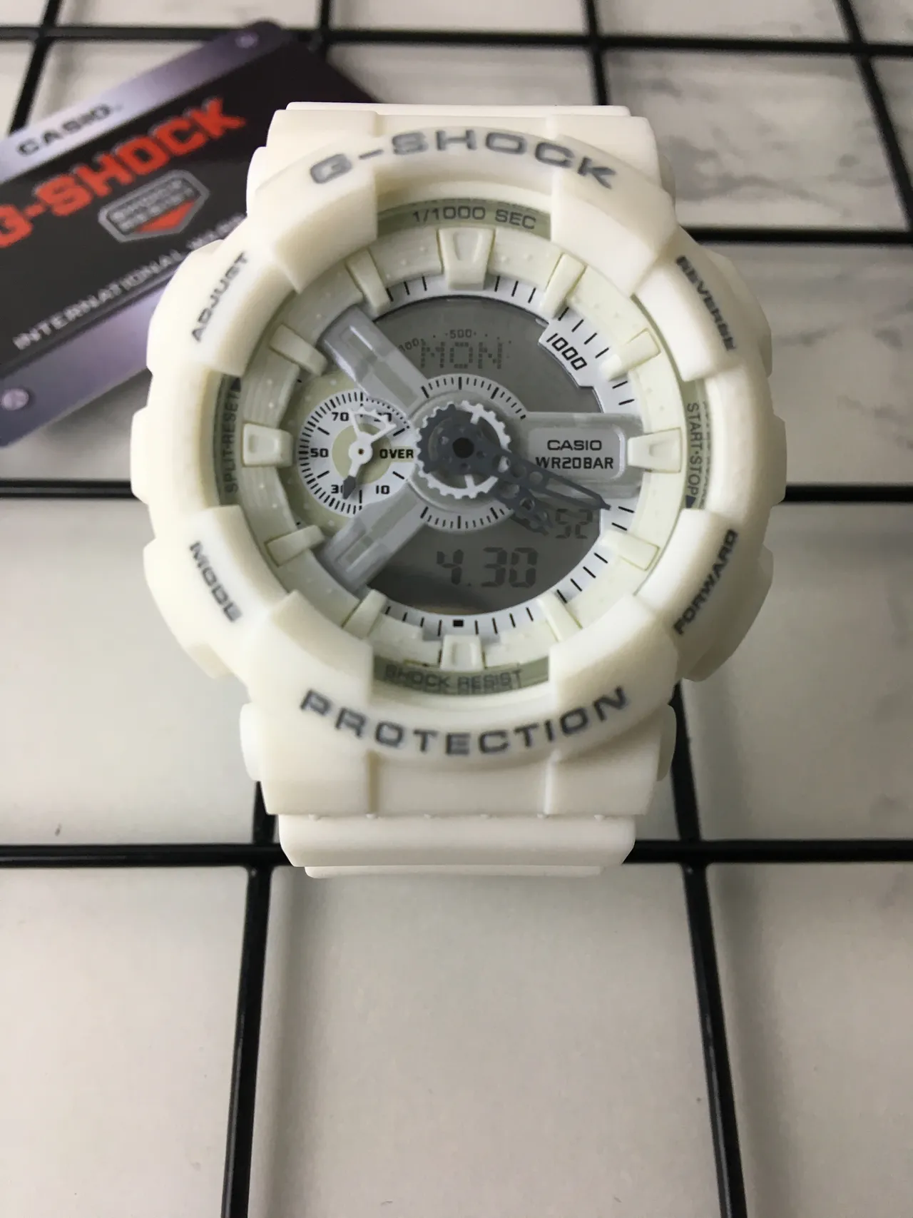 Casio G-Shock GA-110 Montre Sportive en Résine Blanche 3