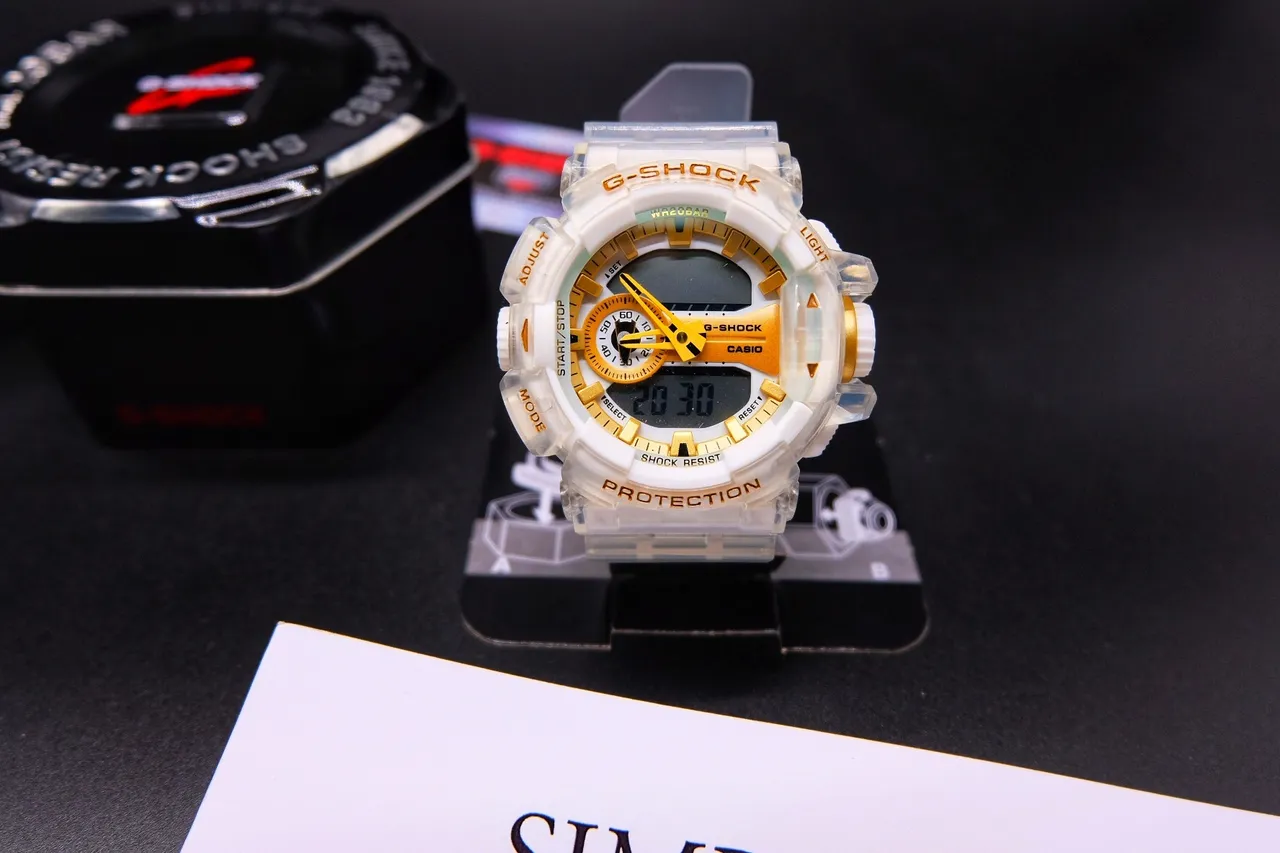 Casio G-Shock GA-2100 Relógio esportivo branco translúcido e dourado 4