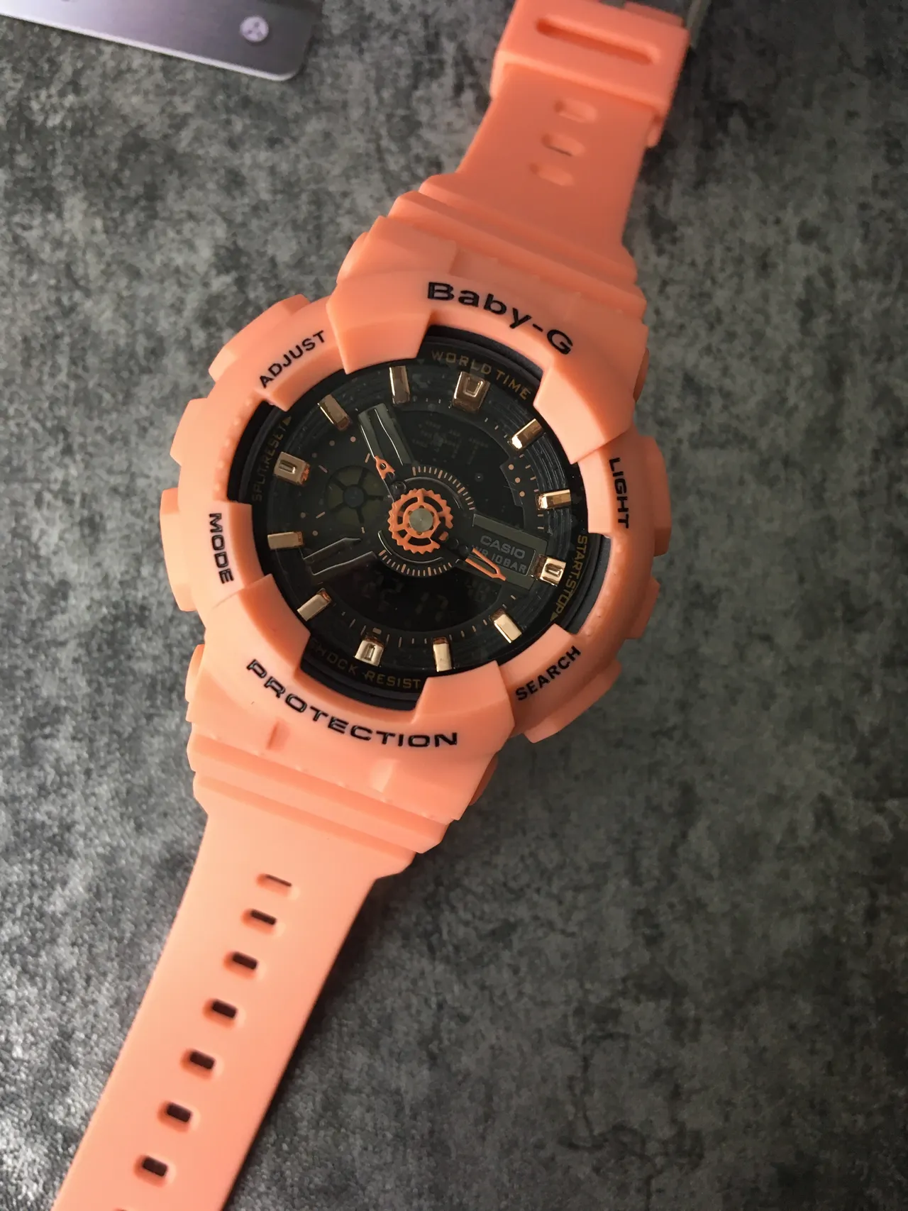 Casio Montre hybride analogique-digitale à boîtier en résine orange et noire 5