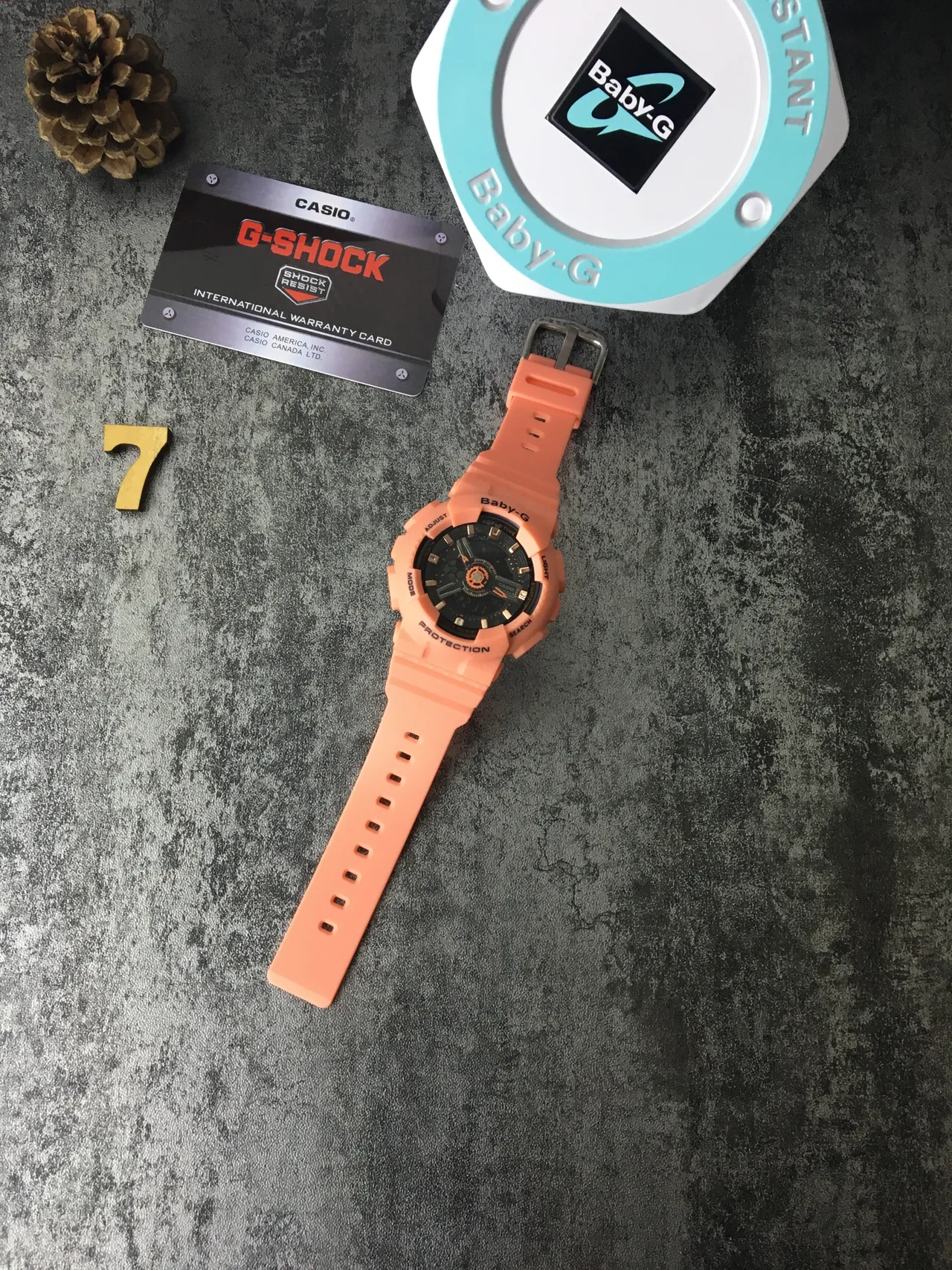 Casio Montre hybride analogique-digitale à boîtier en résine orange et noire 6