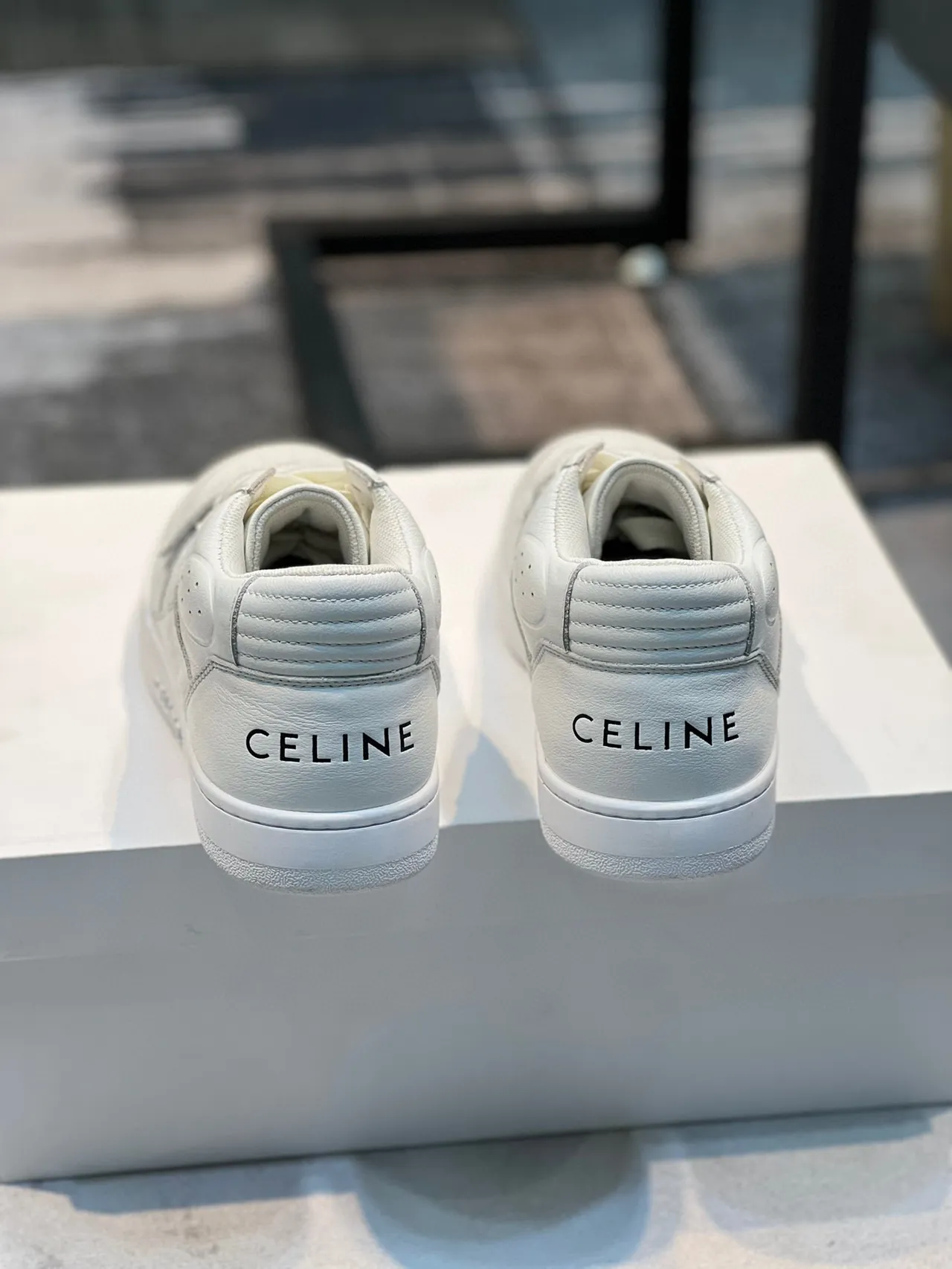 Celine CT-01 sneakers lifestyle monochrome blanc 2