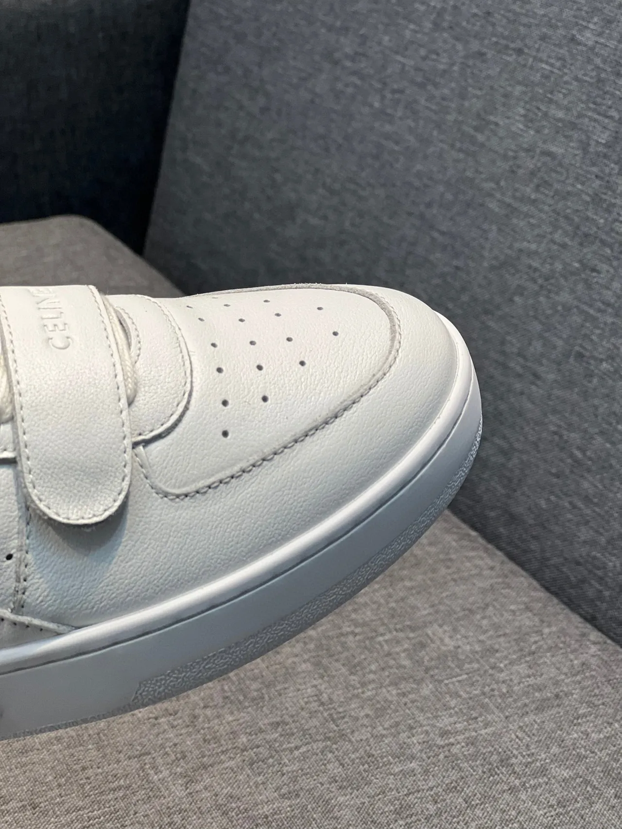 Celine CT-01 sneakers lifestyle monochrome blanc 3