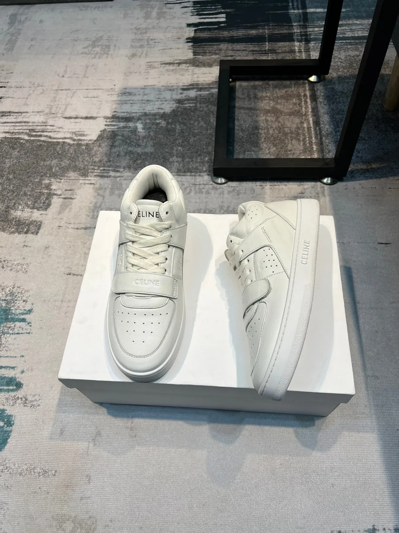 Celine CT-01 sneakers lifestyle monochrome blanc 4
