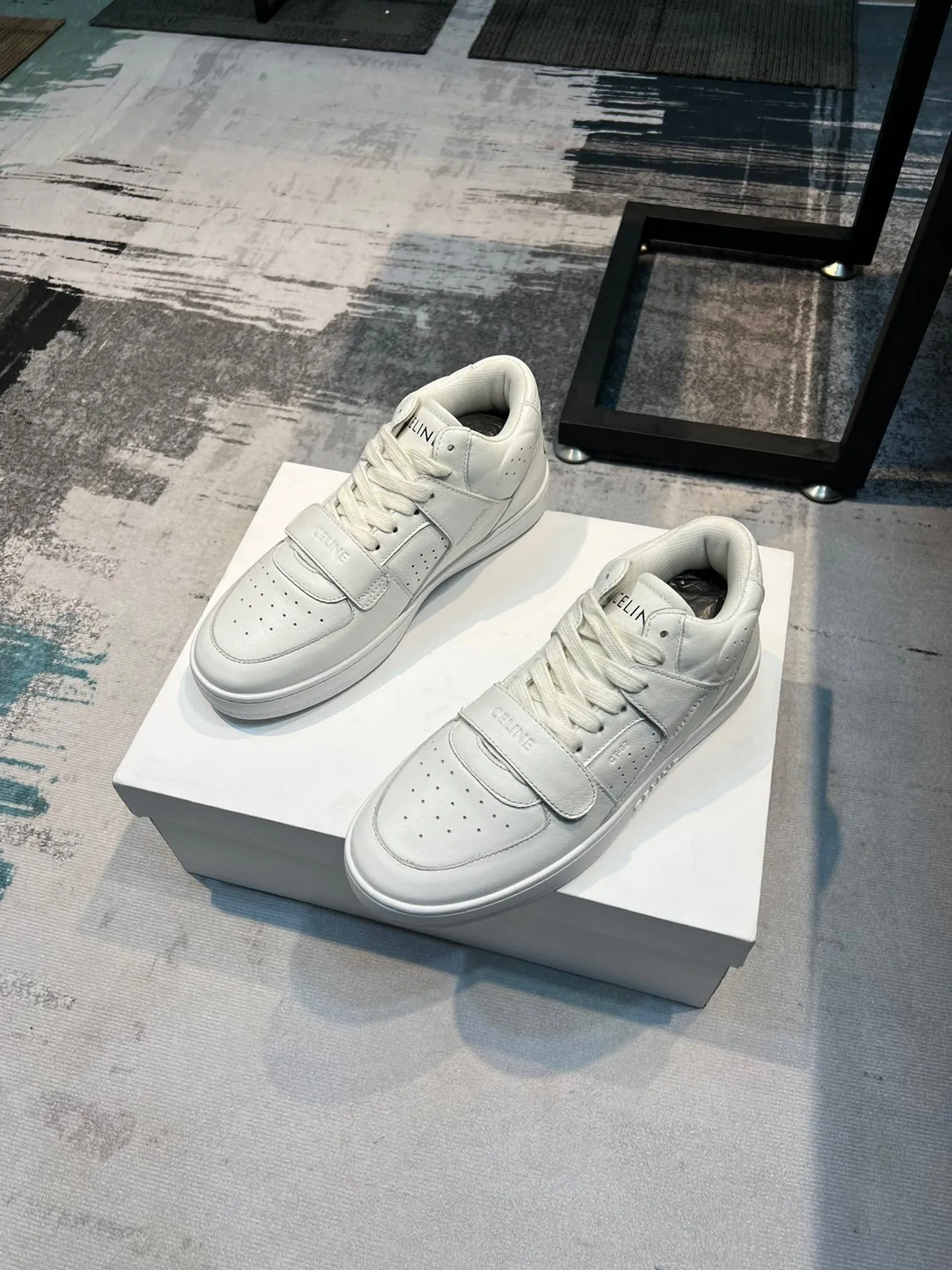 Celine CT-01 sneakers lifestyle monochrome blanc 5
