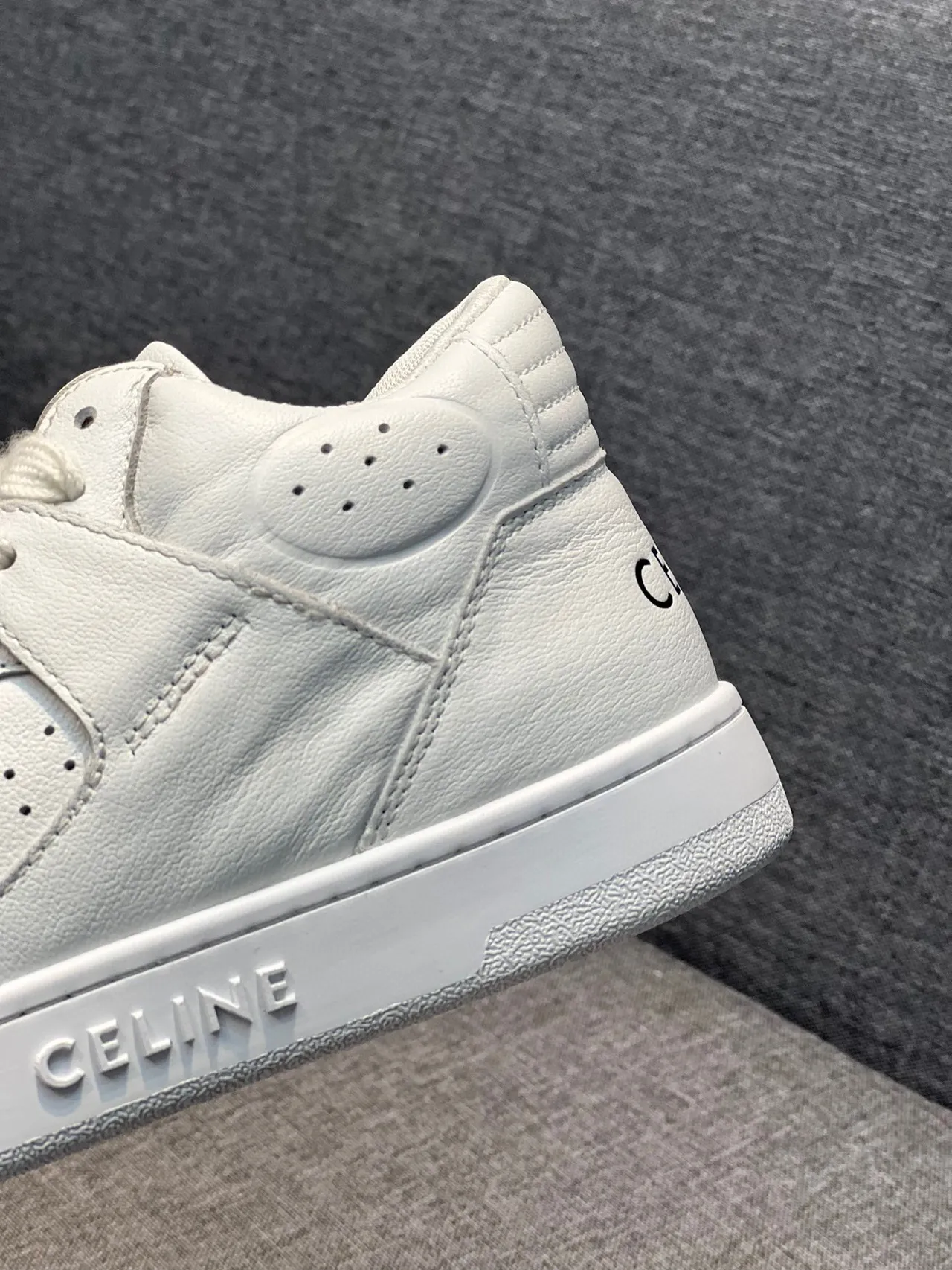 Celine CT-01 sneakers lifestyle monochrome blanc 8