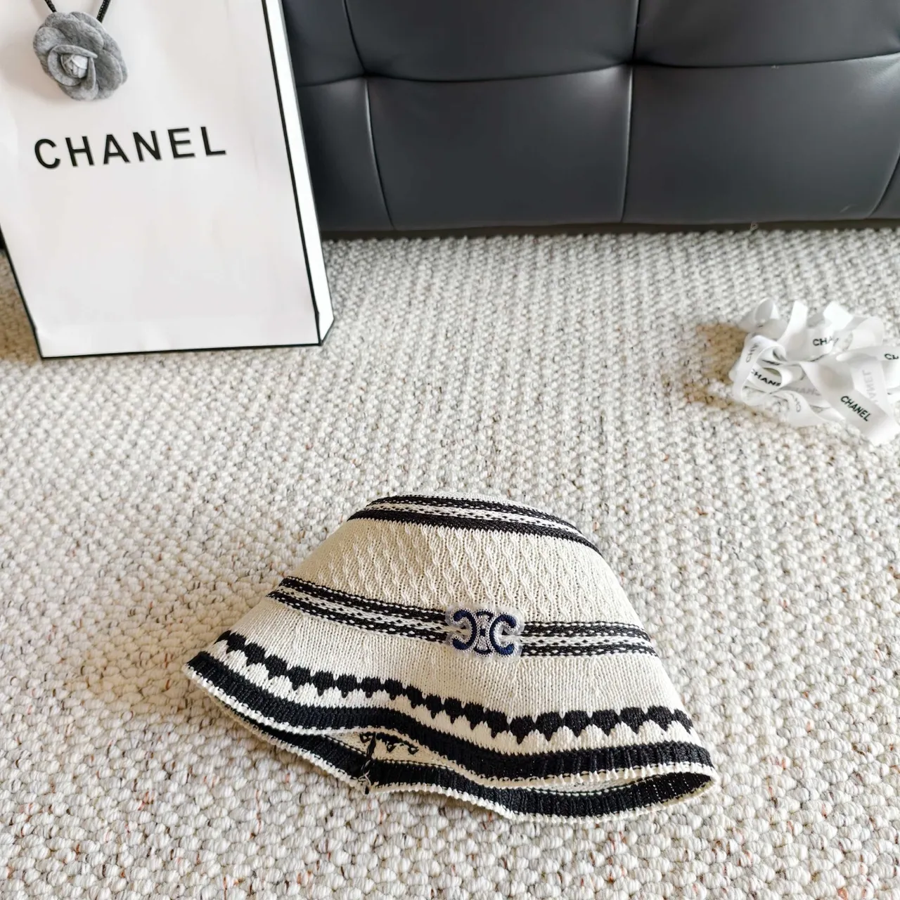 Chanel قبعة بركت بيج أسود محبوك مخطط 2