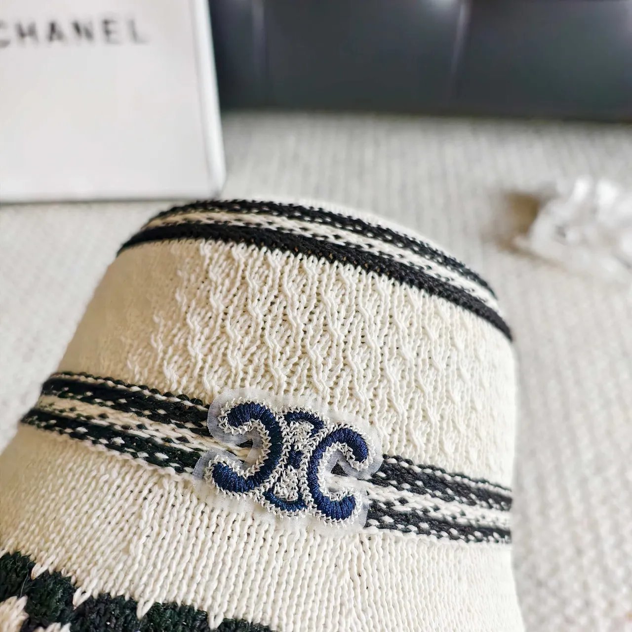 Chanel قبعة بركت بيج أسود محبوك مخطط 3