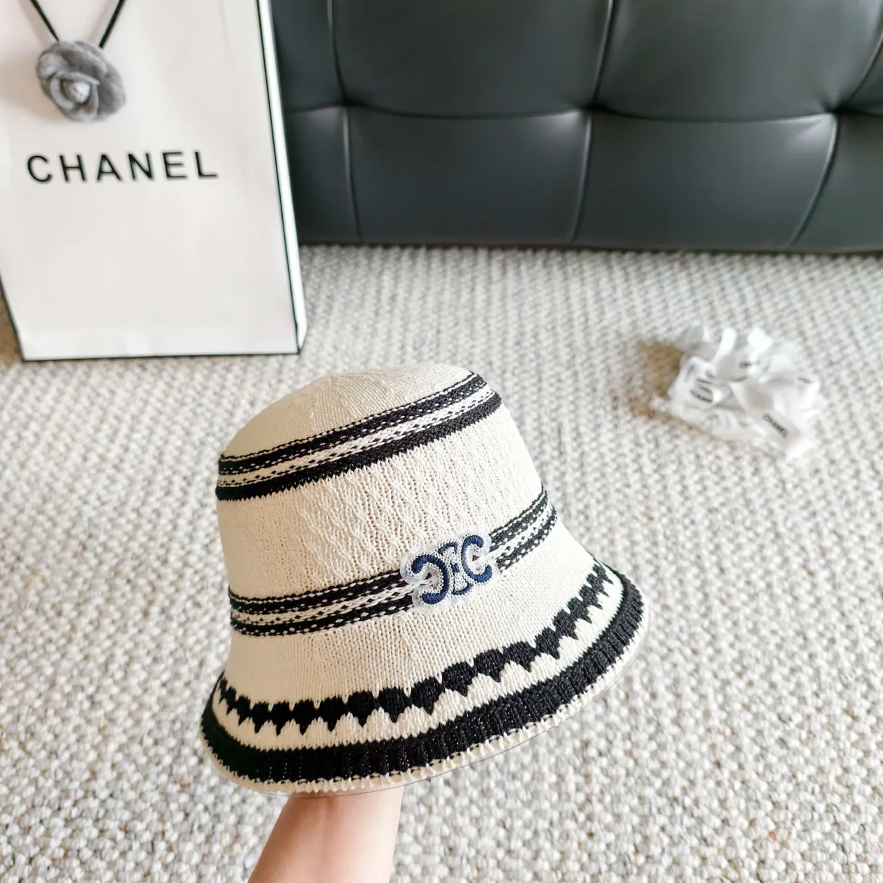 Chanel قبعة بركت بيج أسود محبوك مخطط 4