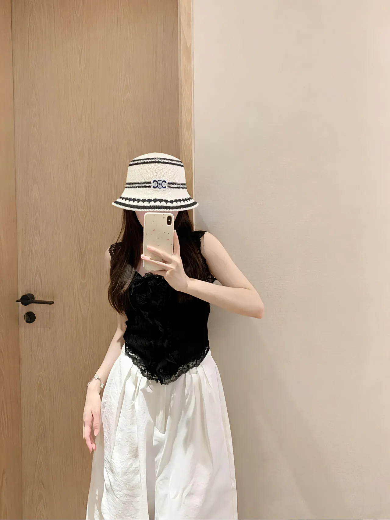 Chanel قبعة بركت بيج أسود محبوك مخطط 8
