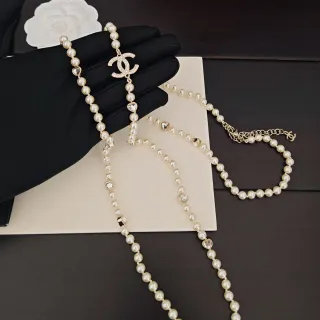 Chanel भूरी सोने की मोती स्ट्रैंड CC Logo पेंडेंट नेकलेस