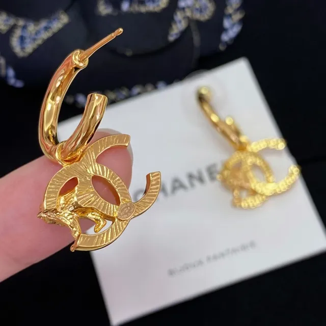 Chanel 幻想珠宝 Gold-Tone Lion CC 圈耳耳环 3