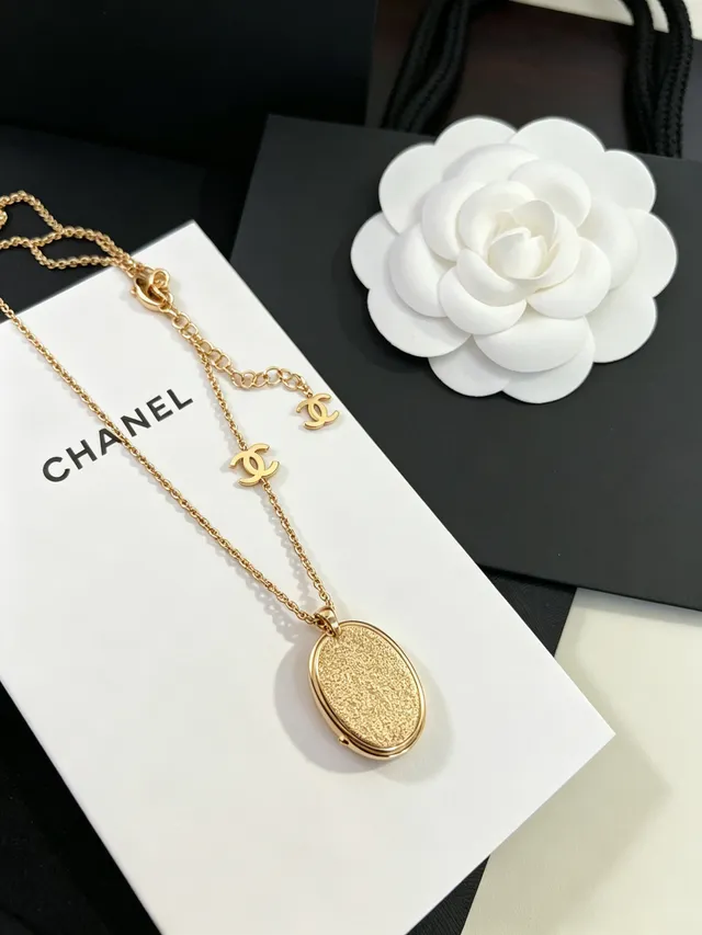Chanel Black and Gold Enamel CC Pendant Necklace 3