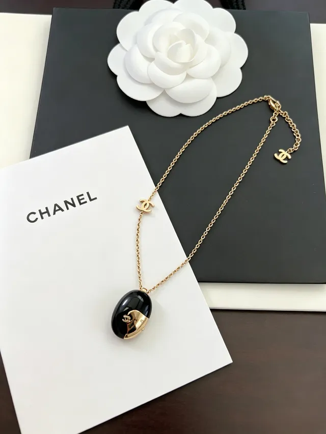 Chanel Black and Gold Enamel CC Pendant Necklace 8