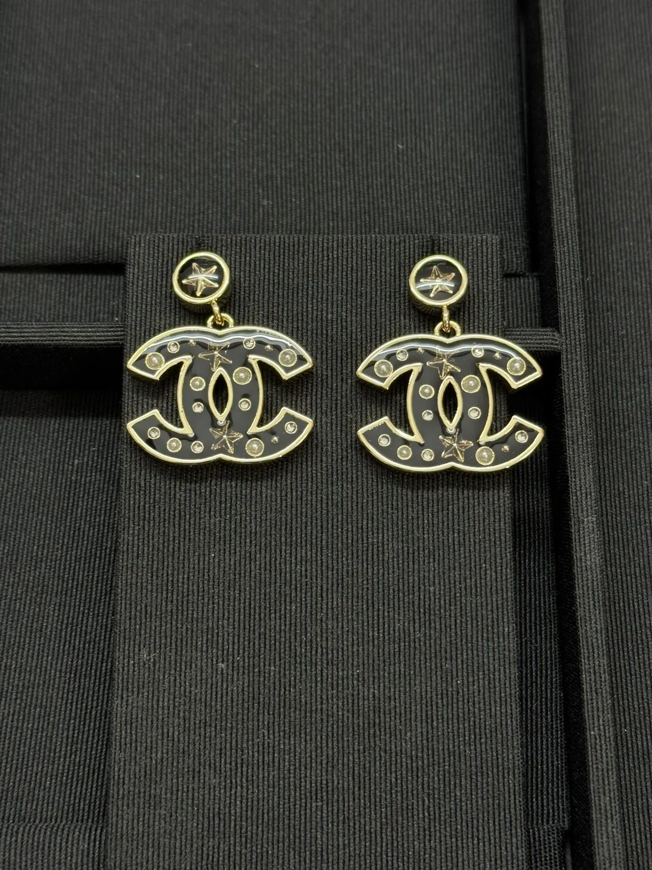 Chanel Black Gold Interlocking CC Logo Enamel Earrings 4