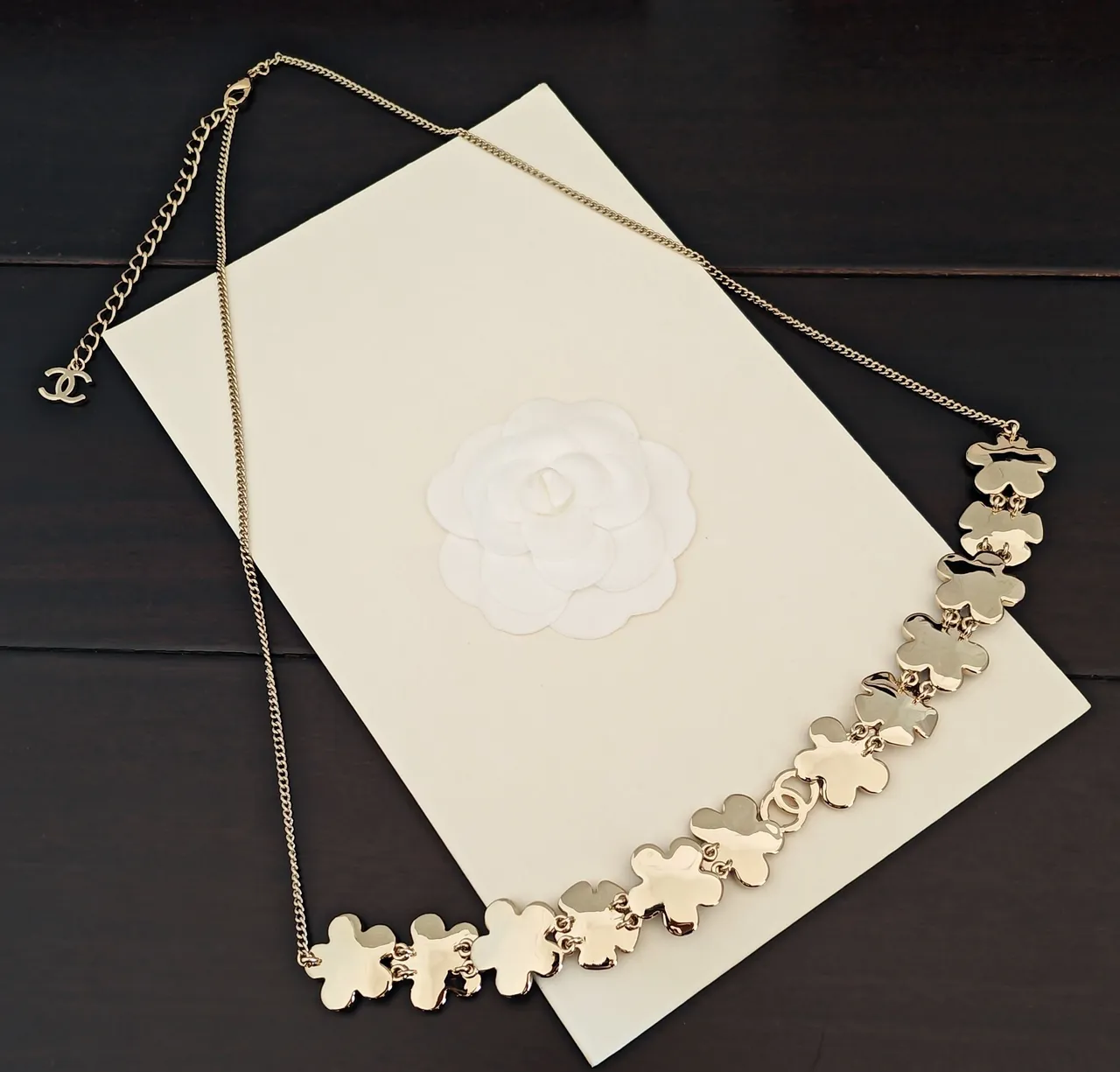 Collier Bib Floral Émaillé Bleu Or et Cristal Embellished de Chanel 5