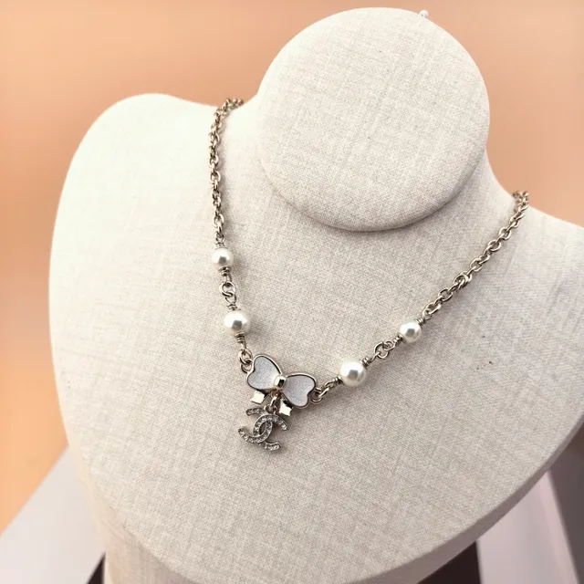 Chanel Bow and CC Pendant Pearl Bead Necklace 5