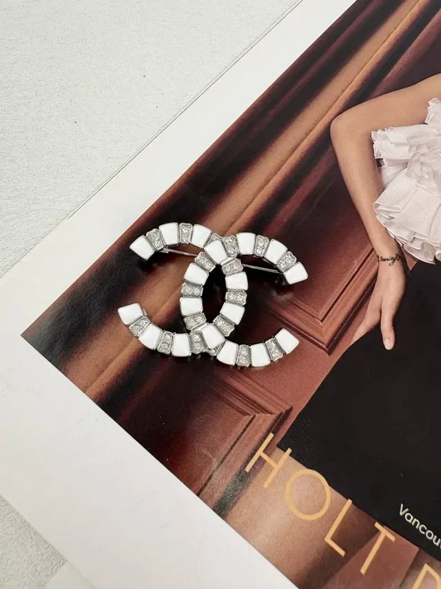Chanel CC Brooch White Enamel and Crystal-Encrusted Links Brooch 4