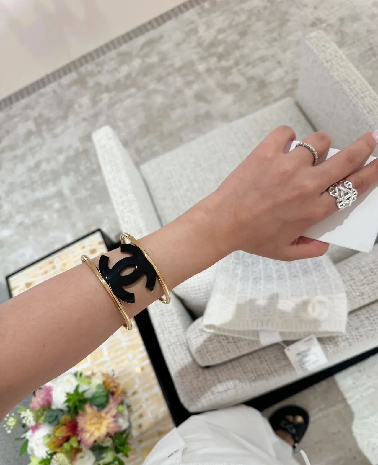 Bracelet Chanel CC Cuff émail noir ton or 4
