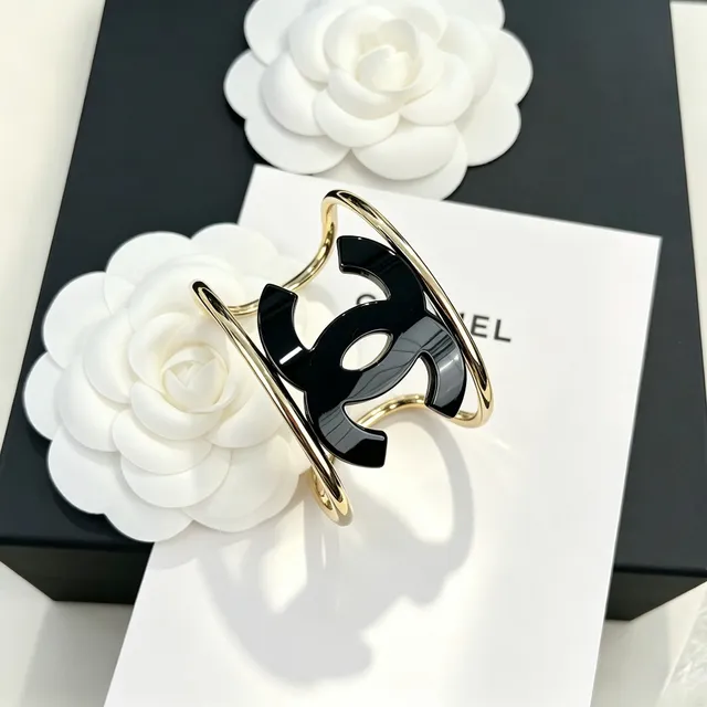 Bracelet Chanel CC Cuff émail noir ton or 6