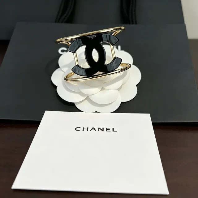 Bracelet Chanel CC Cuff émail noir ton or 8