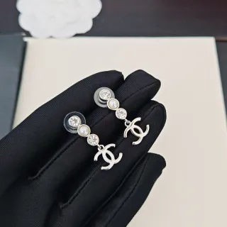 Chanel CC Drop 银白金属珍珠水晶耳环