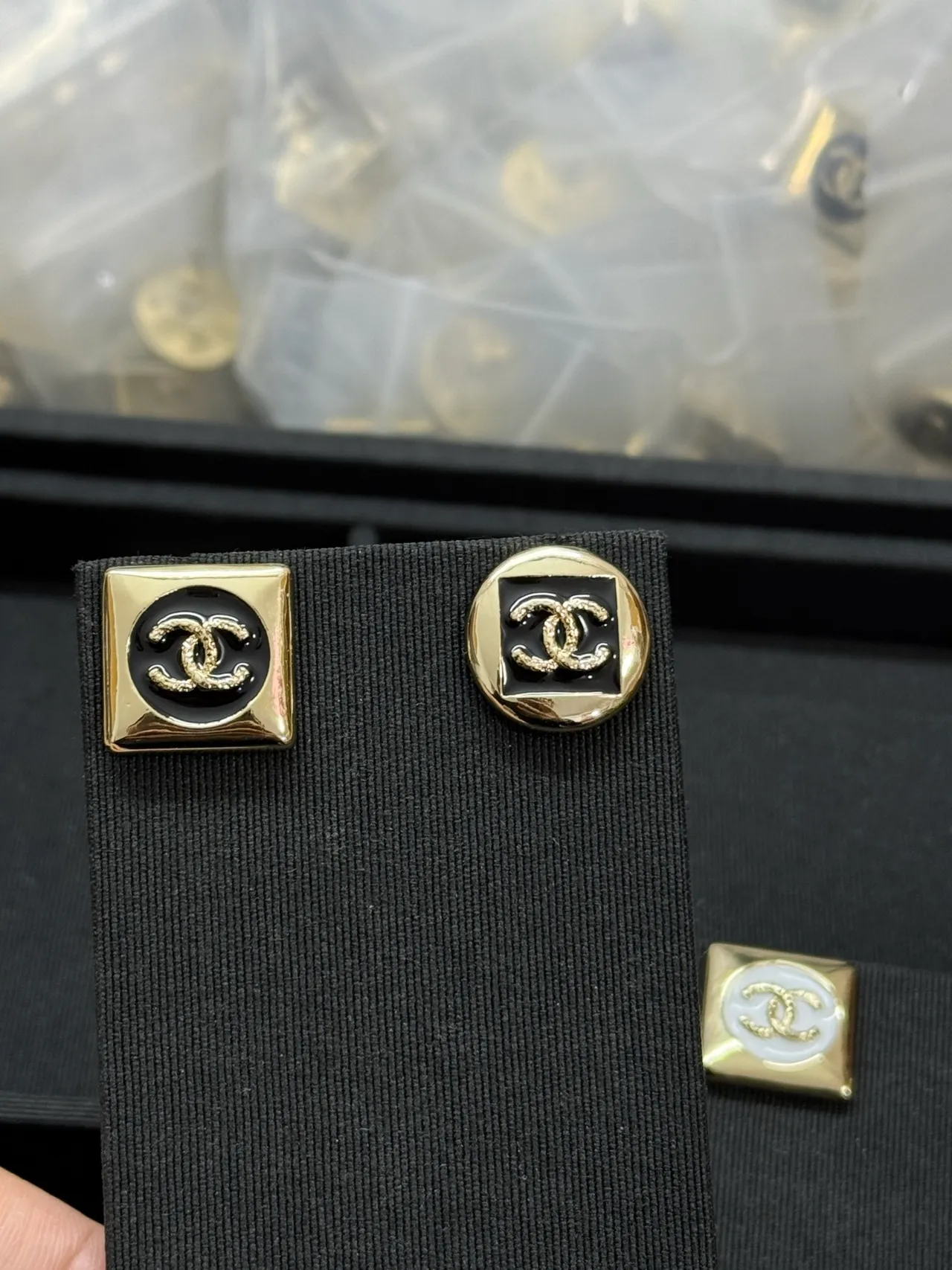 Chanel CC Bouton Émaillé Noir Blazer Confectionné sur Mesure 3