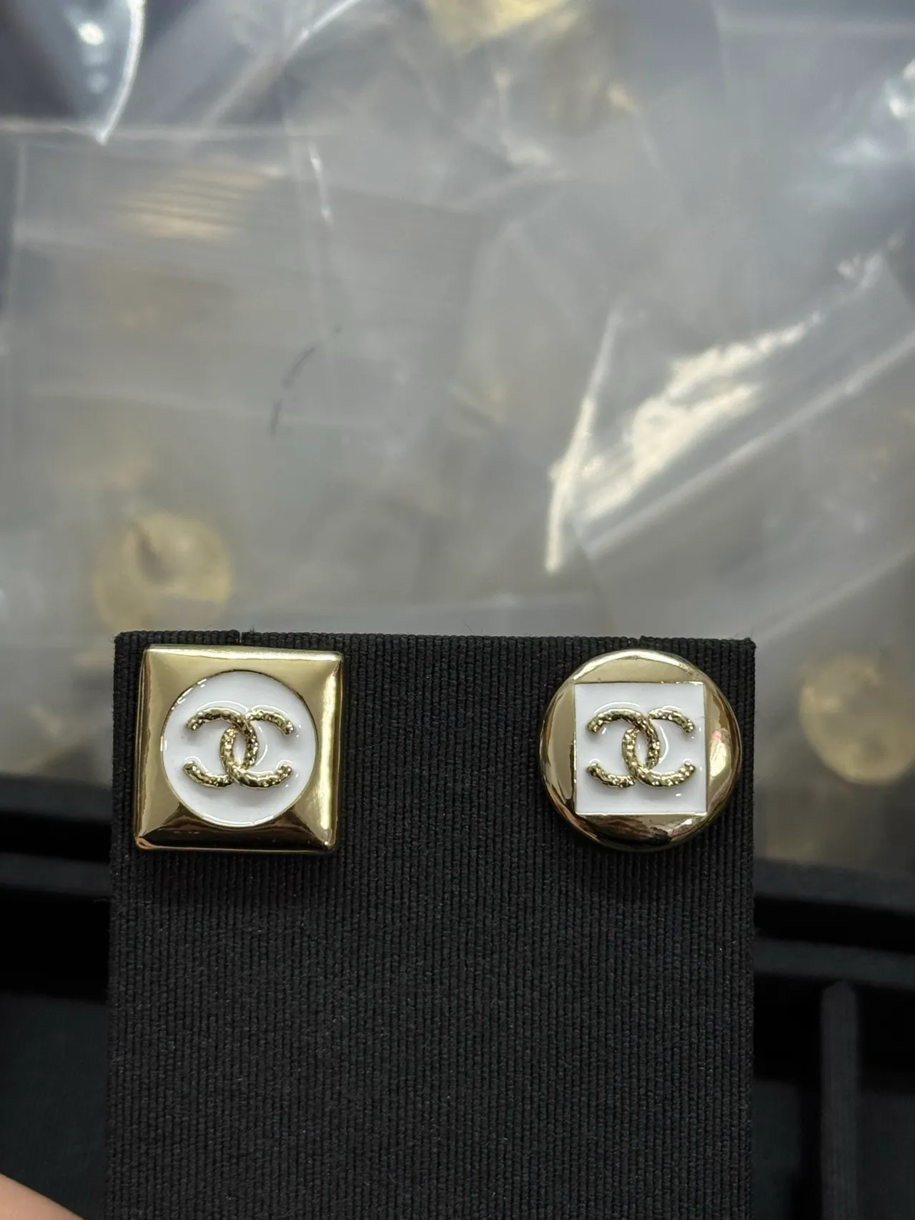 Chanel CC Bouton Émaillé Noir Blazer Confectionné sur Mesure 7