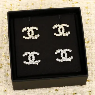 Chanel CC Monogram Silver White broche entrelazado incrustado de cristales