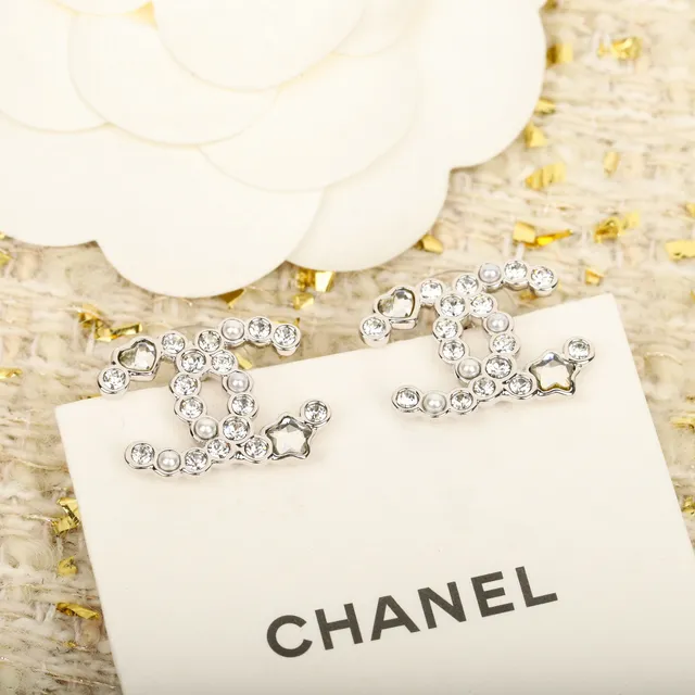 Chanel CC Monogram Silver White broche entrelazado incrustado de cristales 5