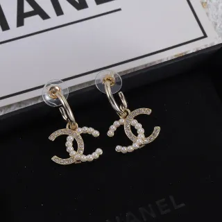Chanel CC 珍珠和水晶耳环